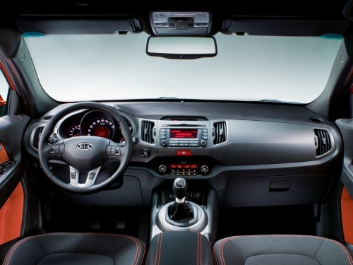 Характеристики автомобиля Kia Sportage 2.0 AT 2WD Comfort (10.2013 - 03.2014): фото, вместимость, скорость, двигатель, топливо, масса, отзывы