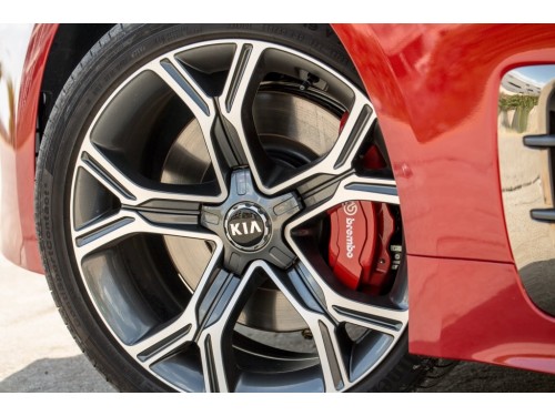 Характеристики автомобиля Kia Stinger 2.0T AT Comfort (02.2018 - 12.2018): фото, вместимость, скорость, двигатель, топливо, масса, отзывы