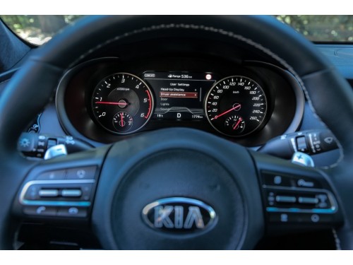 Характеристики автомобиля Kia Stinger 2.0T AT Comfort (02.2018 - 04.2021): фото, вместимость, скорость, двигатель, топливо, масса, отзывы