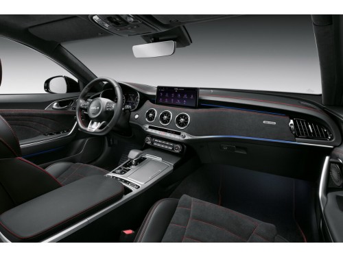 Характеристики автомобиля Kia Stinger 2.0T-GDI AT Luxe (03.2021 - 12.2022): фото, вместимость, скорость, двигатель, топливо, масса, отзывы