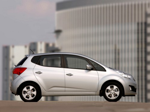 Характеристики автомобиля Kia Venga 1.6 MT Comfort (12.2013 - 01.2015): фото, вместимость, скорость, двигатель, топливо, масса, отзывы