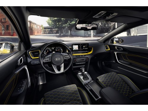 Характеристики автомобиля Kia Xceed 1.6 T-GDI AMT Premium (06.2020 - 12.2022): фото, вместимость, скорость, двигатель, топливо, масса, отзывы