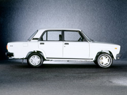 Характеристики автомобиля Лада 2105 1.5 MT4 21053 (05.1980 - 03.1985): фото, вместимость, скорость, двигатель, топливо, масса, отзывы