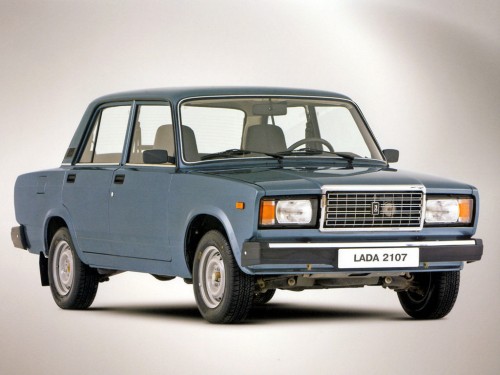 Характеристики автомобиля Лада 2107 1.5 MT 2107-20 (03.1982 - 04.2008): фото, вместимость, скорость, двигатель, топливо, масса, отзывы