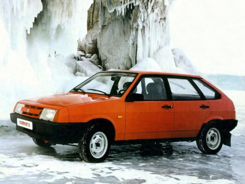 Характеристики автомобиля Лада 2109 1.3 MT (03.1987 - 08.1993): фото, вместимость, скорость, двигатель, топливо, масса, отзывы