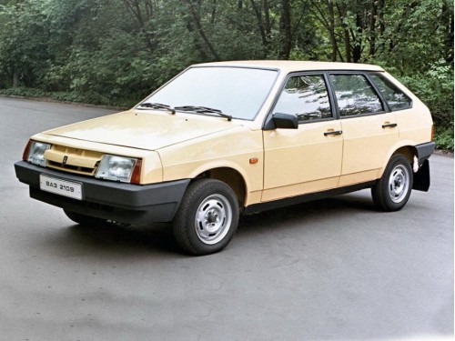 Характеристики автомобиля Лада 2109 1.3 MT (03.1987 - 08.1993): фото, вместимость, скорость, двигатель, топливо, масса, отзывы