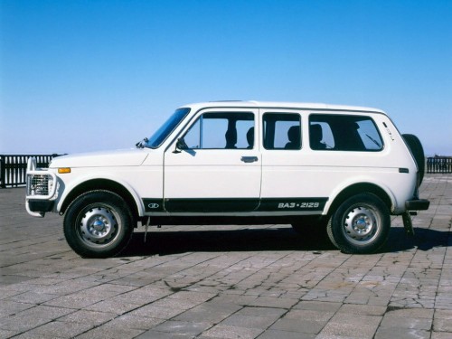 Характеристики автомобиля Лада 2129 1.7 MT Кедр (04.1994 - 06.1996): фото, вместимость, скорость, двигатель, топливо, масса, отзывы