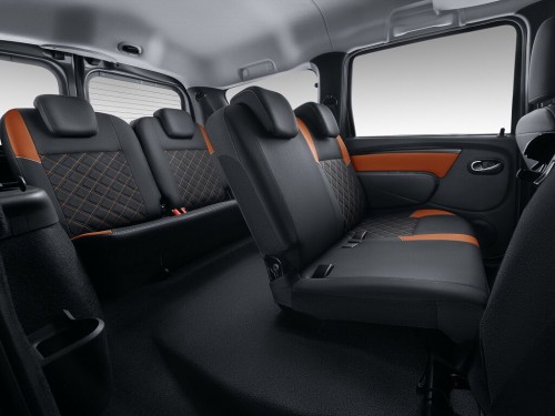 Характеристики автомобиля Лада Ларгус Кросс 1.6 MT Comfort  + Multimedia 7 мест (03.2021 - 07.2022): фото, вместимость, скорость, двигатель, топливо, масса, отзывы