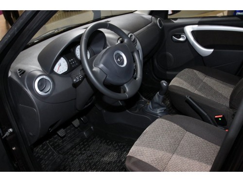 Характеристики автомобиля Лада Ларгус 1.6 MT Classic A/C 5 мест (07.2019 - 03.2021): фото, вместимость, скорость, двигатель, топливо, масса, отзывы
