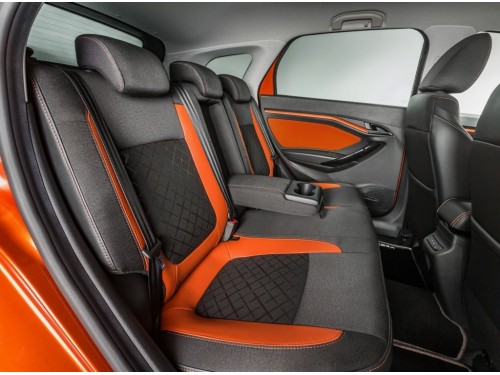 Характеристики автомобиля Лада Веста Кросс 1.6 CVT Luxe + пакет Prestige (11.2019 - 03.2021): фото, вместимость, скорость, двигатель, топливо, масса, отзывы