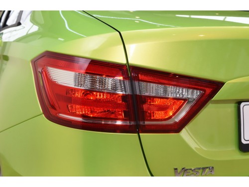 Характеристики автомобиля Лада Веста 1.6 AMT Classic + пакет Start (01.2018 - 11.2019): фото, вместимость, скорость, двигатель, топливо, масса, отзывы