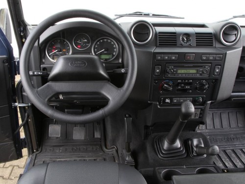 Характеристики автомобиля Land Rover Defender 2.2 TD MT 110 Adventure (05.2015 - 01.2016): фото, вместимость, скорость, двигатель, топливо, масса, отзывы