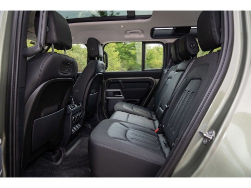Характеристики автомобиля Land Rover Defender 3.0 TD AT AWD D200 S (09.2020 - н.в.): фото, вместимость, скорость, двигатель, топливо, масса, отзывы