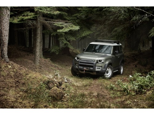 Характеристики автомобиля Land Rover Defender 3.0 MHEV AT First Edition (01.2020 - 08.2021): фото, вместимость, скорость, двигатель, топливо, масса, отзывы