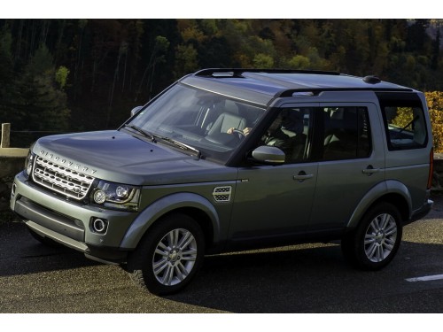 Характеристики автомобиля Land Rover Discovery 3.0 SDV6 AT SE (12.2013 - 02.2017): фото, вместимость, скорость, двигатель, топливо, масса, отзывы