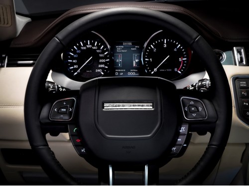 Характеристики автомобиля Land Rover Range Rover Evoque 2.2 SD AT Pure Tech 3dr. (09.2013 - 07.2014): фото, вместимость, скорость, двигатель, топливо, масса, отзывы