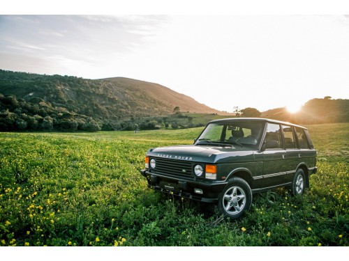 Характеристики автомобиля Land Rover Range Rover 3.5 MT Vogue (02.1984 - 01.1989): фото, вместимость, скорость, двигатель, топливо, масса, отзывы
