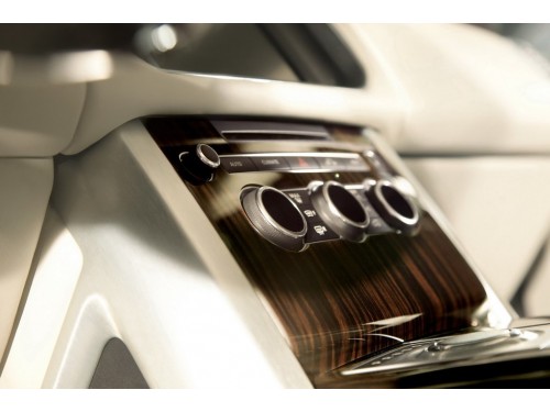 Характеристики автомобиля Land Rover Range Rover 3.0 TD AT HSE (05.2013 - 10.2016): фото, вместимость, скорость, двигатель, топливо, масса, отзывы