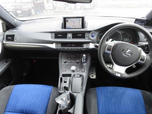Характеристики автомобиля Lexus CT200h 200h F sport (12.2010 - 07.2012): фото, вместимость, скорость, двигатель, топливо, масса, отзывы