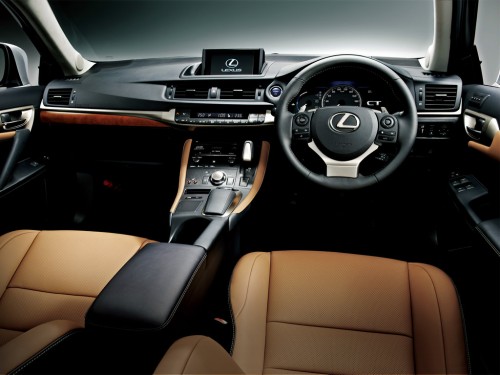 Характеристики автомобиля Lexus CT200h 200h F Sport (08.2015 - 07.2017): фото, вместимость, скорость, двигатель, топливо, масса, отзывы