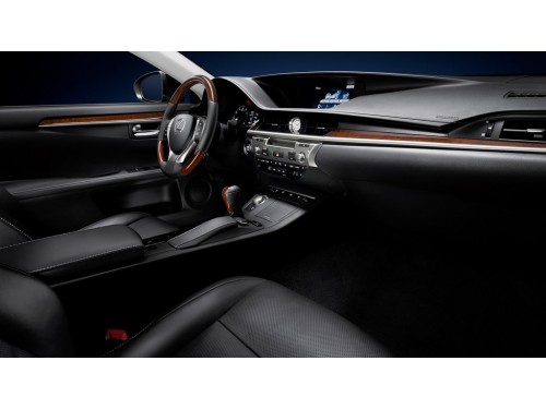 Характеристики автомобиля Lexus ES250 2.5 AT 2WD Luxury (08.2012 - 09.2015): фото, вместимость, скорость, двигатель, топливо, масса, отзывы