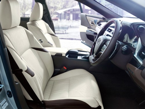 Характеристики автомобиля Lexus ES300h ES300h Version L (08.2020 - 07.2021): фото, вместимость, скорость, двигатель, топливо, масса, отзывы