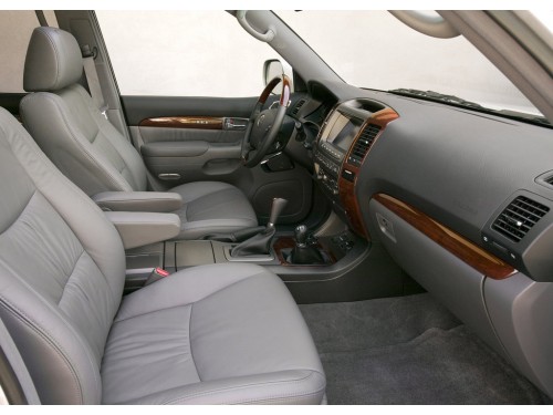 Характеристики автомобиля Lexus GX470 4.7 AT Sport (07.2005 - 12.2007): фото, вместимость, скорость, двигатель, топливо, масса, отзывы