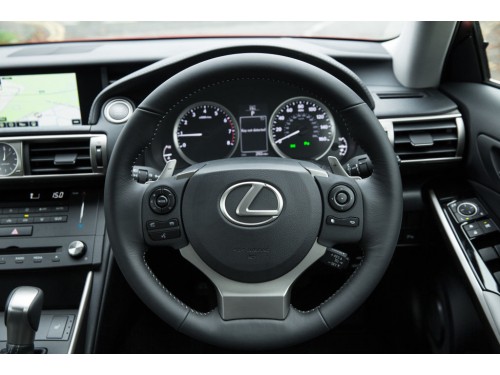 Характеристики автомобиля Lexus IS200t 200t (08.2015 - 09.2016): фото, вместимость, скорость, двигатель, топливо, масса, отзывы