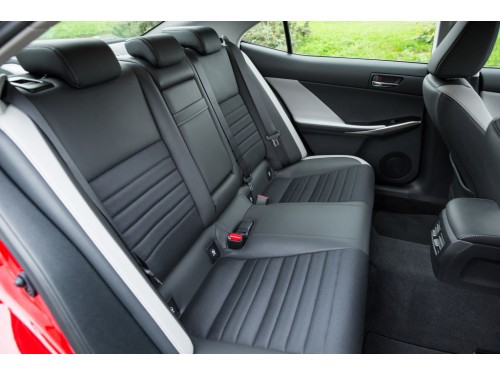 Характеристики автомобиля Lexus IS200t 200t Version L (08.2015 - 09.2016): фото, вместимость, скорость, двигатель, топливо, масса, отзывы