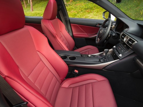Характеристики автомобиля Lexus IS300 2.0 AT F Sport (08.2015 - 09.2016): фото, вместимость, скорость, двигатель, топливо, масса, отзывы