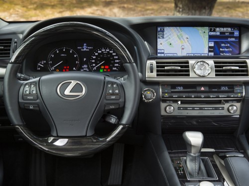 Характеристики автомобиля Lexus LS460 4.6 AT AWD Executive (07.2012 - 07.2017): фото, вместимость, скорость, двигатель, топливо, масса, отзывы