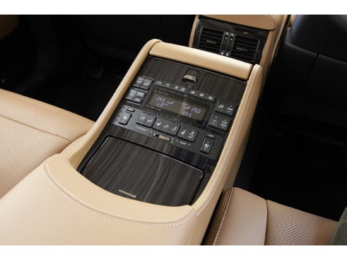 Характеристики автомобиля Lexus LS460L 460L 4WD (10.2014 - 07.2016): фото, вместимость, скорость, двигатель, топливо, масса, отзывы