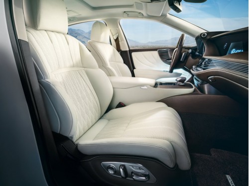 Характеристики автомобиля Lexus LS500 3.4 AT Luxury (12.2017 - 04.2021): фото, вместимость, скорость, двигатель, топливо, масса, отзывы