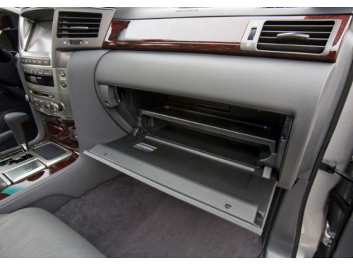 Характеристики автомобиля Lexus LX570 5.7 AT Luxury Sport (04.2012 - 09.2013): фото, вместимость, скорость, двигатель, топливо, масса, отзывы