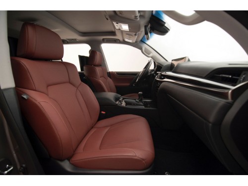 Характеристики автомобиля Lexus LX570 5.7 AT Luxury 8S + (01.2016 - 02.2022): фото, вместимость, скорость, двигатель, топливо, масса, отзывы