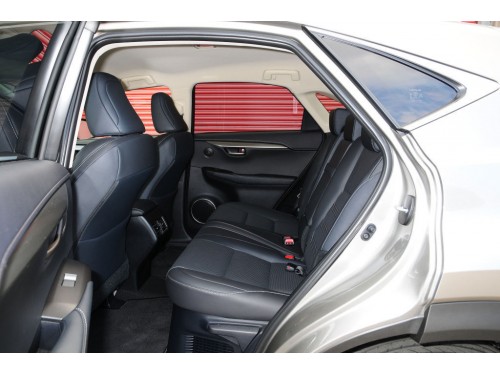 Характеристики автомобиля Lexus NX300h 300h Version L 4WD (07.2014 - 07.2016): фото, вместимость, скорость, двигатель, топливо, масса, отзывы