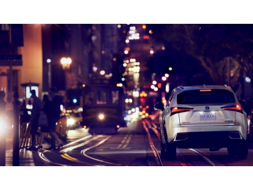 Характеристики автомобиля Lexus NX300h 300h 4WD (09.2017 - 04.2019): фото, вместимость, скорость, двигатель, топливо, масса, отзывы
