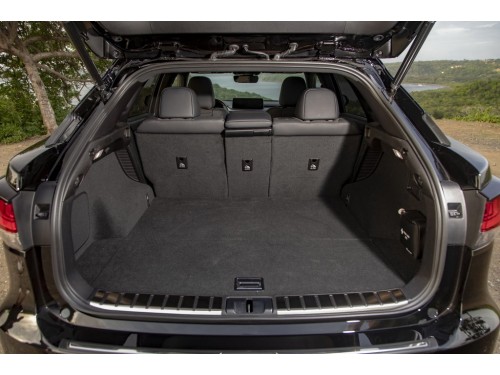 Характеристики автомобиля Lexus RX300 2.0t AT AWD Premium (09.2019 - 12.2022): фото, вместимость, скорость, двигатель, топливо, масса, отзывы