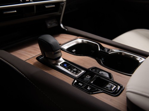 Характеристики автомобиля Lexus RX350h 2.5h CVT 4WD (11.2022 - н.в.): фото, вместимость, скорость, двигатель, топливо, масса, отзывы