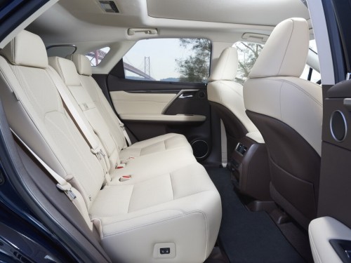 Характеристики автомобиля Lexus RX450h 3.5 CVT Business Edition (10.2015 - 08.2019): фото, вместимость, скорость, двигатель, топливо, масса, отзывы
