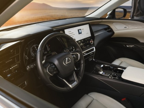 Характеристики автомобиля Lexus RX450h+ 2.5h CVT PHEV Business Line (11.2022 - н.в.): фото, вместимость, скорость, двигатель, топливо, масса, отзывы