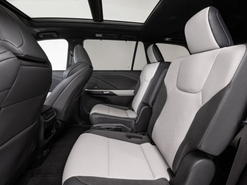 Характеристики автомобиля Lexus TX500h 2.4h AT (09.2023 - н.в.): фото, вместимость, скорость, двигатель, топливо, масса, отзывы