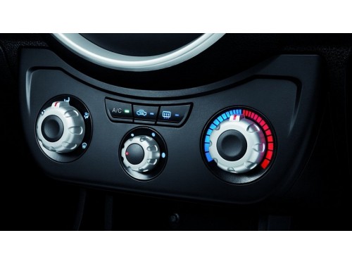 Характеристики автомобиля Lifan Smily 1.3 CVT Luxury (09.2014 - 07.2017): фото, вместимость, скорость, двигатель, топливо, масса, отзывы