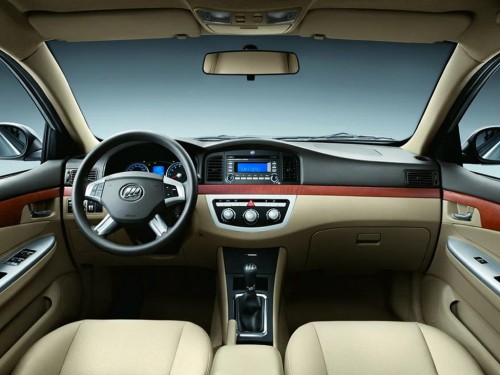 Характеристики автомобиля Lifan Solano 1.8 MT Luxury (12.2012 - 08.2015): фото, вместимость, скорость, двигатель, топливо, масса, отзывы