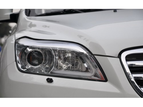 Характеристики автомобиля Lifan X60 1.8 MT Standart (08.2012 - 06.2015): фото, вместимость, скорость, двигатель, топливо, масса, отзывы
