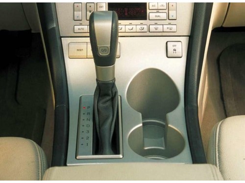 Характеристики автомобиля Lincoln Aviator 4.6 AT 4X2 Luxury (04.2002 - 08.2004): фото, вместимость, скорость, двигатель, топливо, масса, отзывы