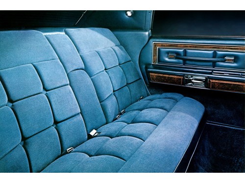Характеристики автомобиля Lincoln Continental 7.5 AT Town Car (09.1977 - 08.1978): фото, вместимость, скорость, двигатель, топливо, масса, отзывы