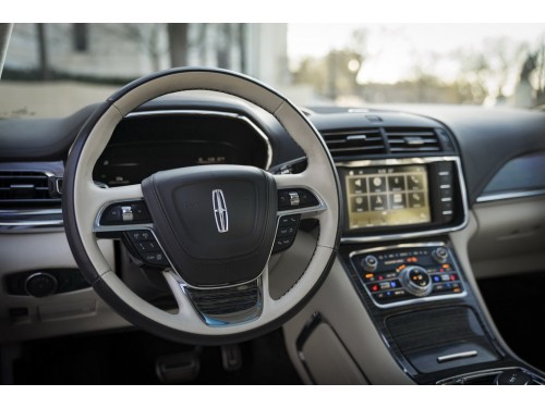 Характеристики автомобиля Lincoln Continental 3.7 AT Standart (09.2018 - 08.2019): фото, вместимость, скорость, двигатель, топливо, масса, отзывы