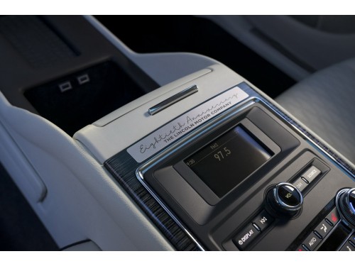 Характеристики автомобиля Lincoln Continental 3.0 AT AWD Reserve (09.2019 - 10.2020): фото, вместимость, скорость, двигатель, топливо, масса, отзывы