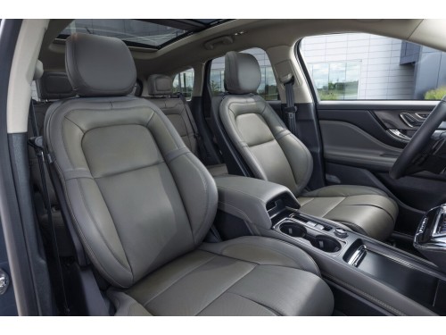 Характеристики автомобиля Lincoln Corsair 2.5T eCVT AWD Grand Touring (10.2022 - н.в.): фото, вместимость, скорость, двигатель, топливо, масса, отзывы